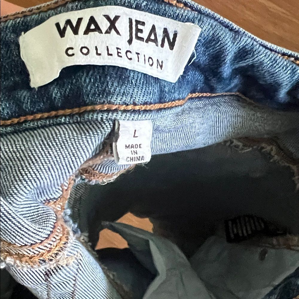 #1325=Distressed Denim Women Shorts - Picture 4 of 4